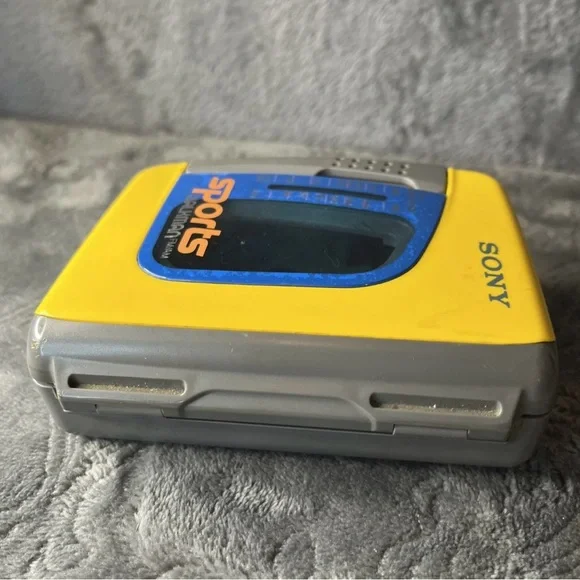 Vintage- Sony Sports Walkman AM/FM Radio
Cassette Player - Tested -Works - Picture 4 of 9